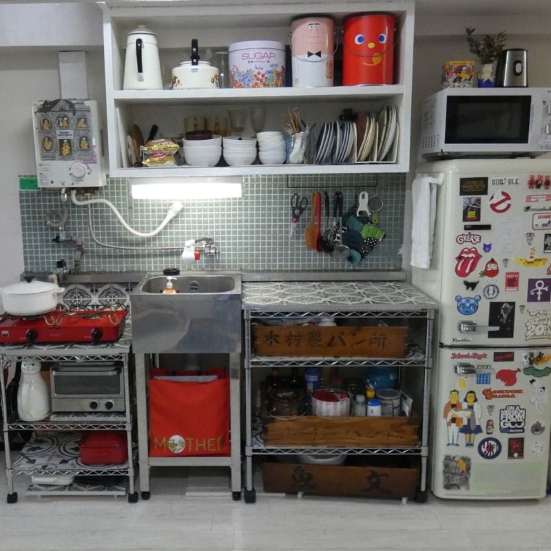 築50年の賃貸マンションを夫婦でDIY｜業務用シンクとメタルラックで作った造作キッチン