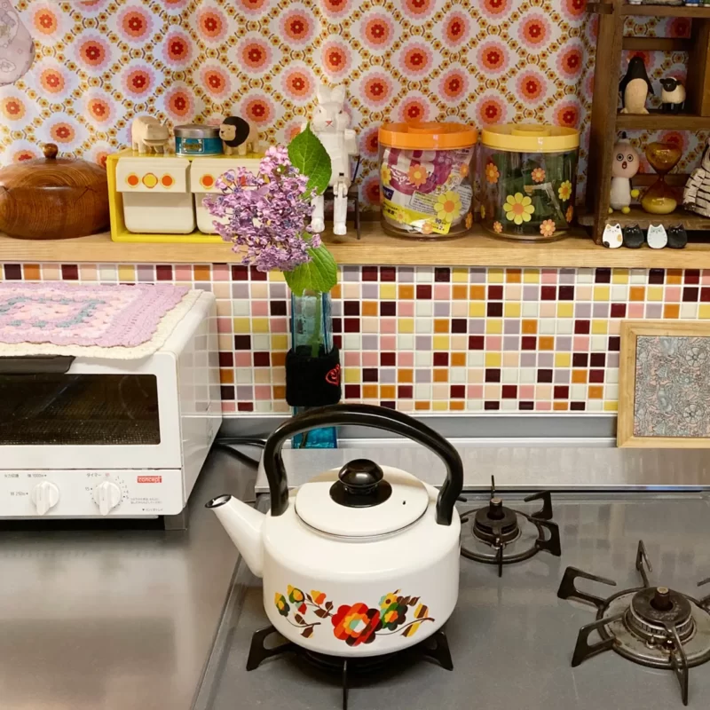 昭和レトロ,台所,ポップ,黄色いシステムキッチン
