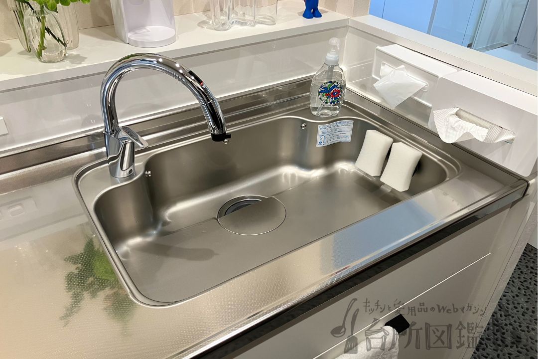 シンクに取り付けたスポンジホルダーUKIUKI