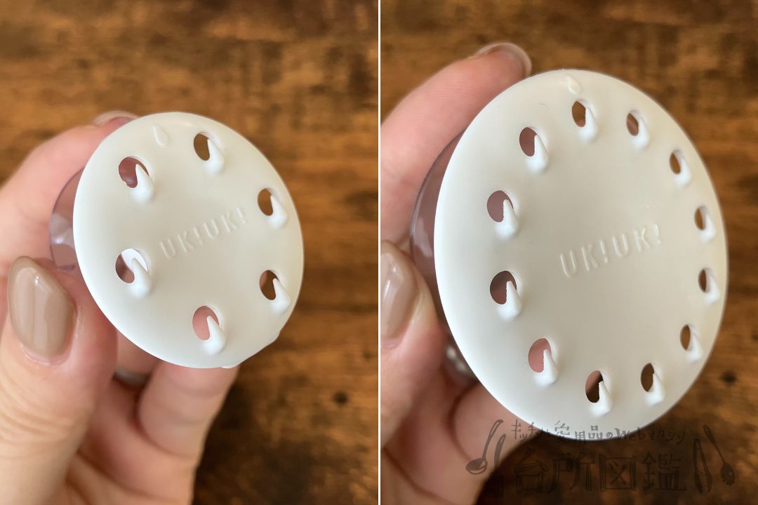 100均ダイソーのスポンジホルダーUKIUKIと通常版UKIUKIを並べて比較したアップ写真