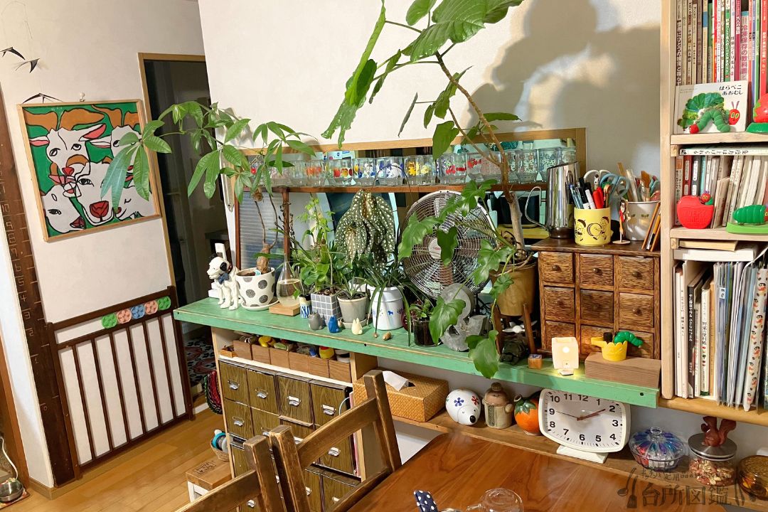 ダイニング側から見た昭和レトロなキッチン