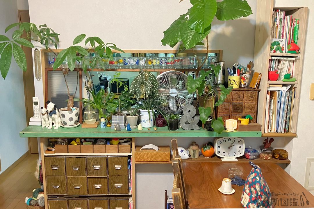 ダイニング側から見た昭和レトロなキッチン