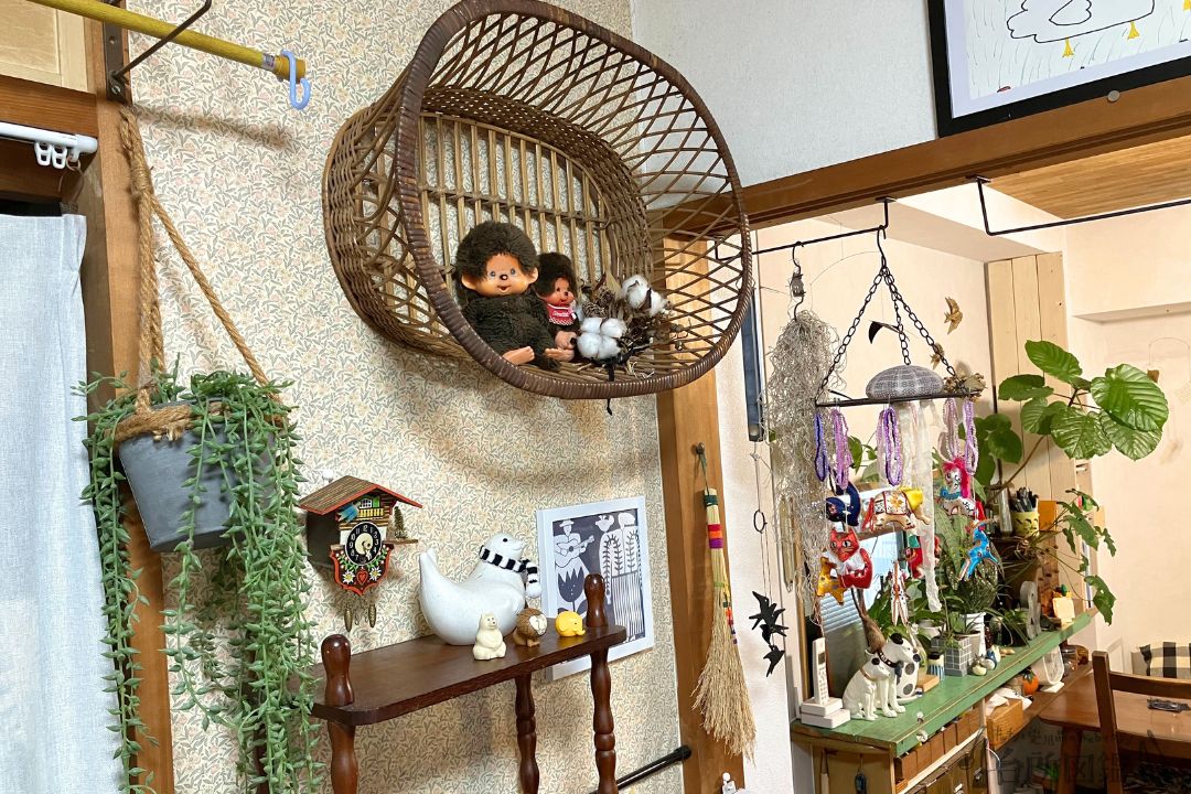 昭和レトロな和室から見たキッチンの風景