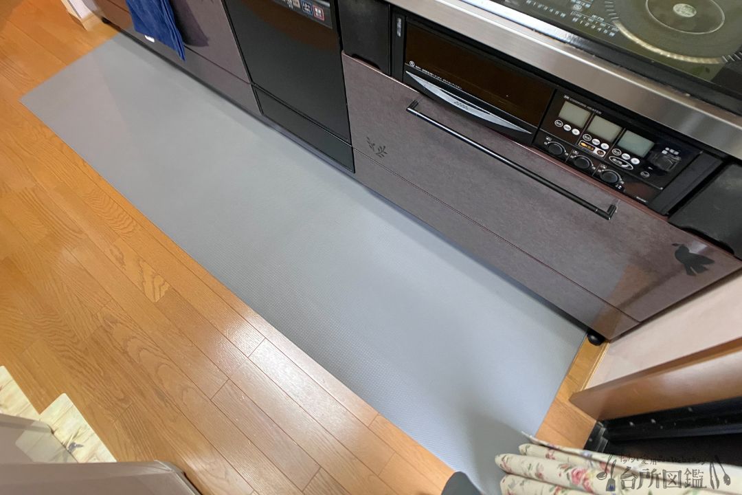 70代の家庭のキッチンマット