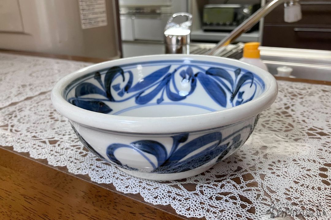砥部焼の江泉窯の浅鉢