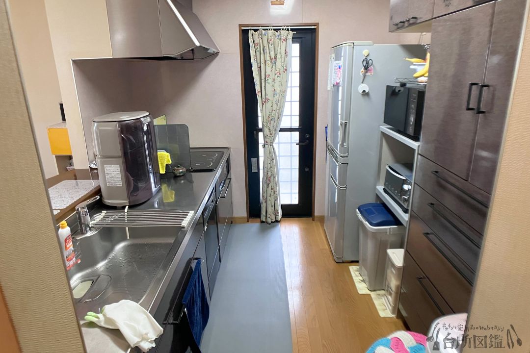70代の家庭のキッチンの様子（全体）