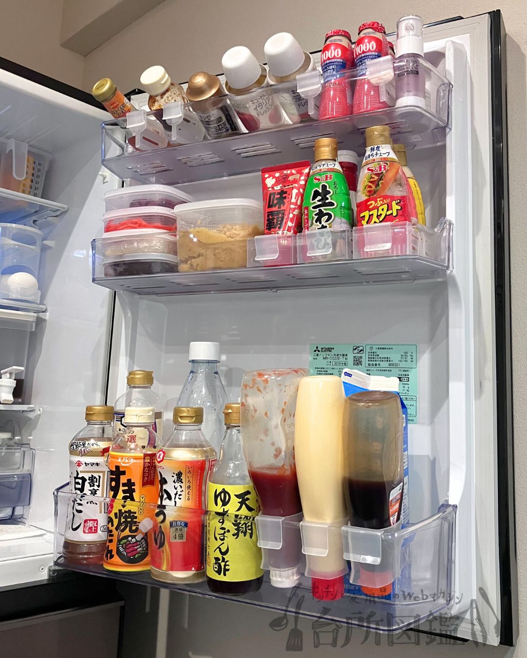 冷蔵庫ドアポケット全体の収納状態（マヨネーズや調味料の配置）