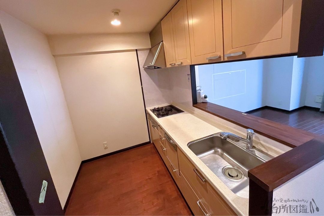 2000年代に建てられたマンションのキッチン